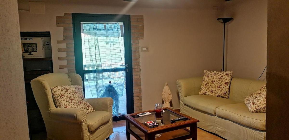 Fattoria Branciana Bed & Breakfast Rossena ภายนอก รูปภาพ